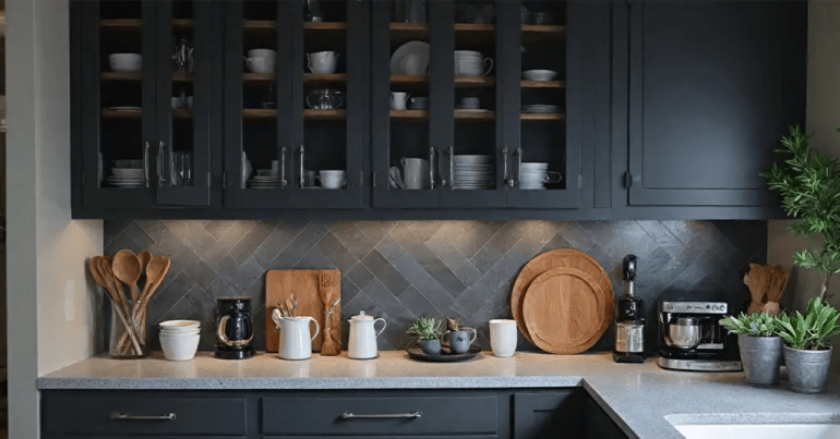 10 Senarai Kabinet Dapur Hitam Kelabu Popular 2024 10 Aksesori dan Dekorasi Tambahan