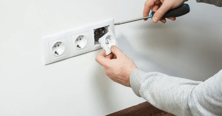 Penyelenggaraan Suis Lampu