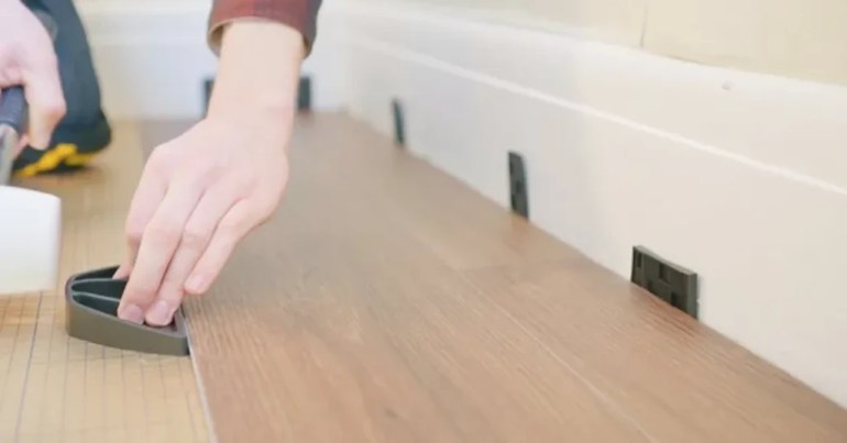 Cara Pasang Lantai Vinyl Sendiri di Rumah 5 Cara Pasang Lantai Vinyl Mudah