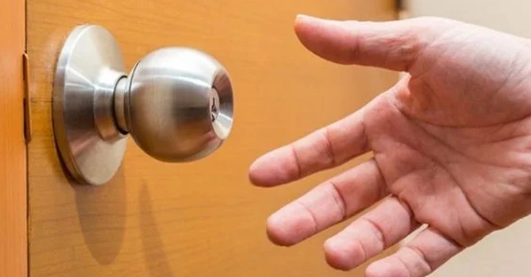 Cara Pasang Tombol Pintu dengan Mudah untuk Pemula 2 Kenapa Anda Perlu Tahu Cara Pasang Tombol Pintu