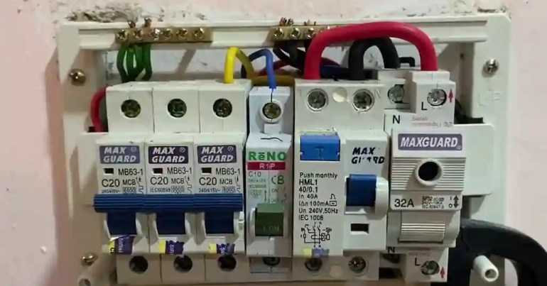 Upah Pasang DB Single Phase Terkini di Malaysia 2024 2 Apa Itu DB Single Phase