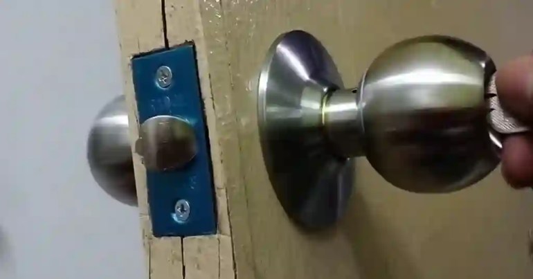 Upah Pasang Tombol Pintu di Malaysia 2024 3 Faktor Yang Mempengaruhi Upah Pasang Tombol Pintu