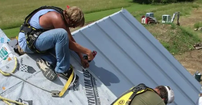 Harga Upah Pasang Bumbung Metal Deck