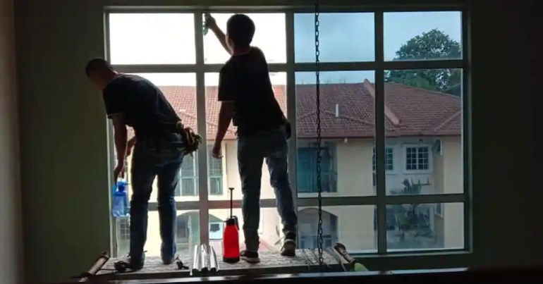 Harga Upah Pasang Tinted Rumah Sekaki di Malaysia 2024 2 Harga Upah Pasang Tinted Rumah Terkini