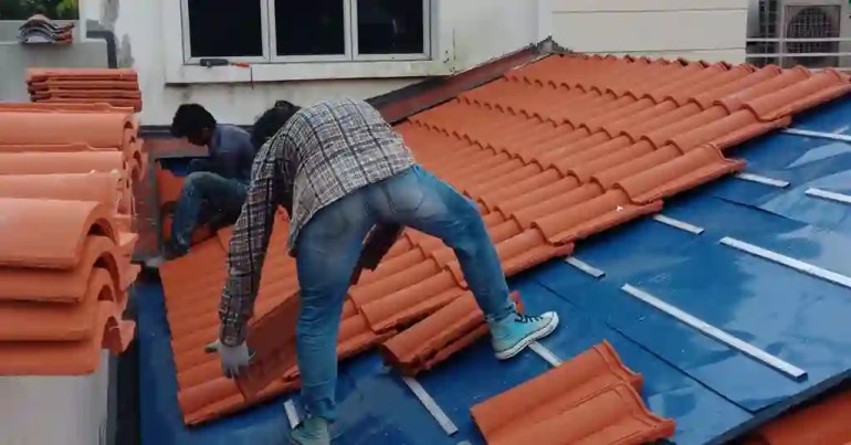 Upah Baiki Bumbung Bocor di Malaysia 2024 4 Panduan Memilih Kontraktor Baiki Bumbung Bocor di Malaysia