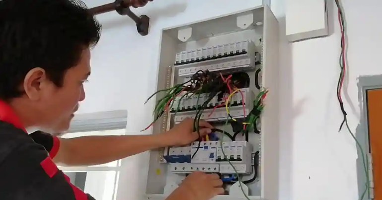 Upah Pasang DB Single Phase Terkini di Malaysia 2024 5 Tips Memilih Tukang Pasang DB Profesional